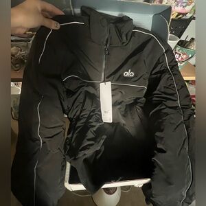 Alo Yoga jacket, brand new. I bought it 2 years  ago, comes in its original box